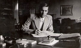 7. Jan Kozielewski w swoim pokoju w mieszkaniu brata, Warszawa, 1935.